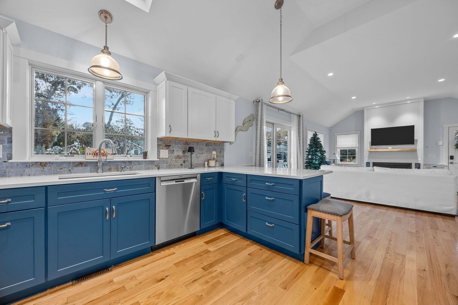 16 Second #4 Barnstable — Photo 14 of 41
