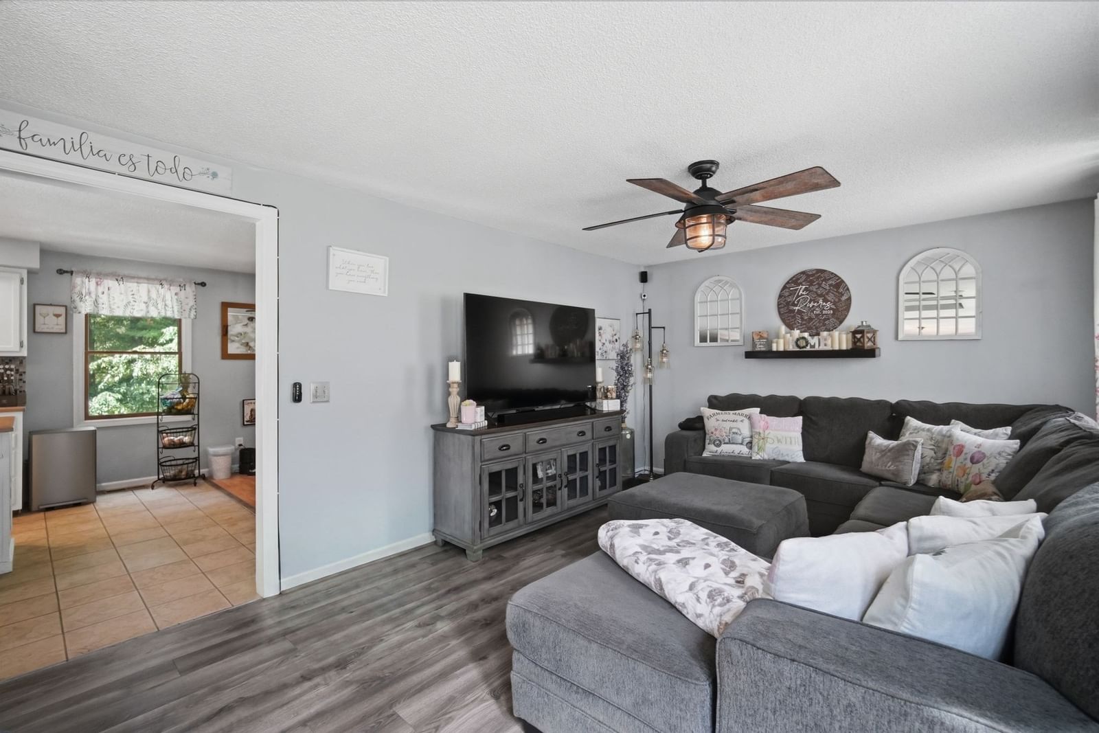 19 Stephanie Cir Springfield — Photo 14 of 41
