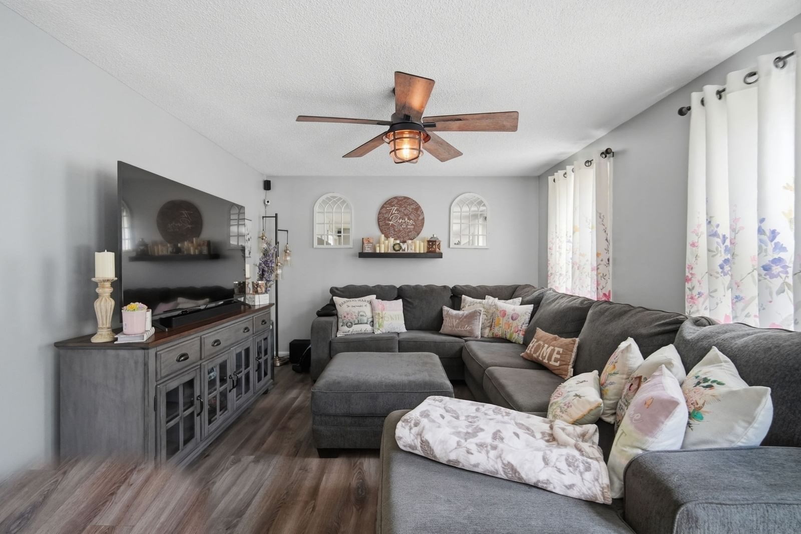 19 Stephanie Cir Springfield — Photo 16 of 41