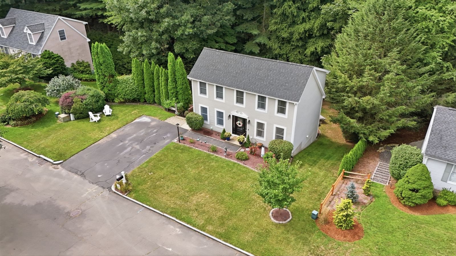 19 Stephanie Cir Springfield — Photo 7 of 41