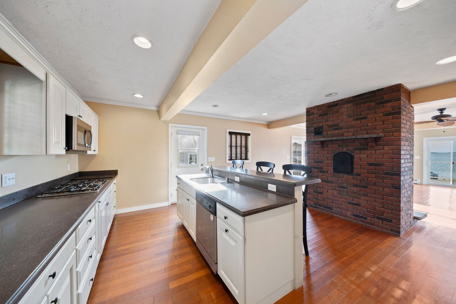 2 Caldwell St Weymouth — Photo 11 of 42