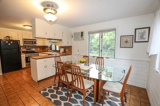 34 Neofotistos Cir Dracut — Photo 3 of 21