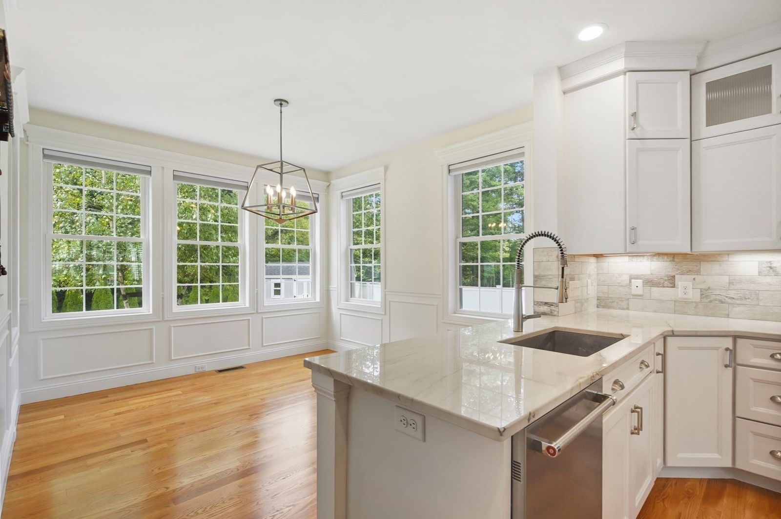 49 Magnolia Ln Belchertown — Photo 18 of 40