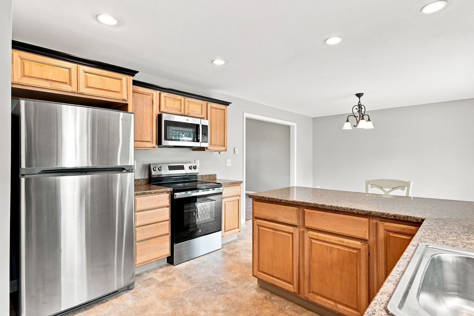 192 Empire St Chicopee — Photo 20 of 42