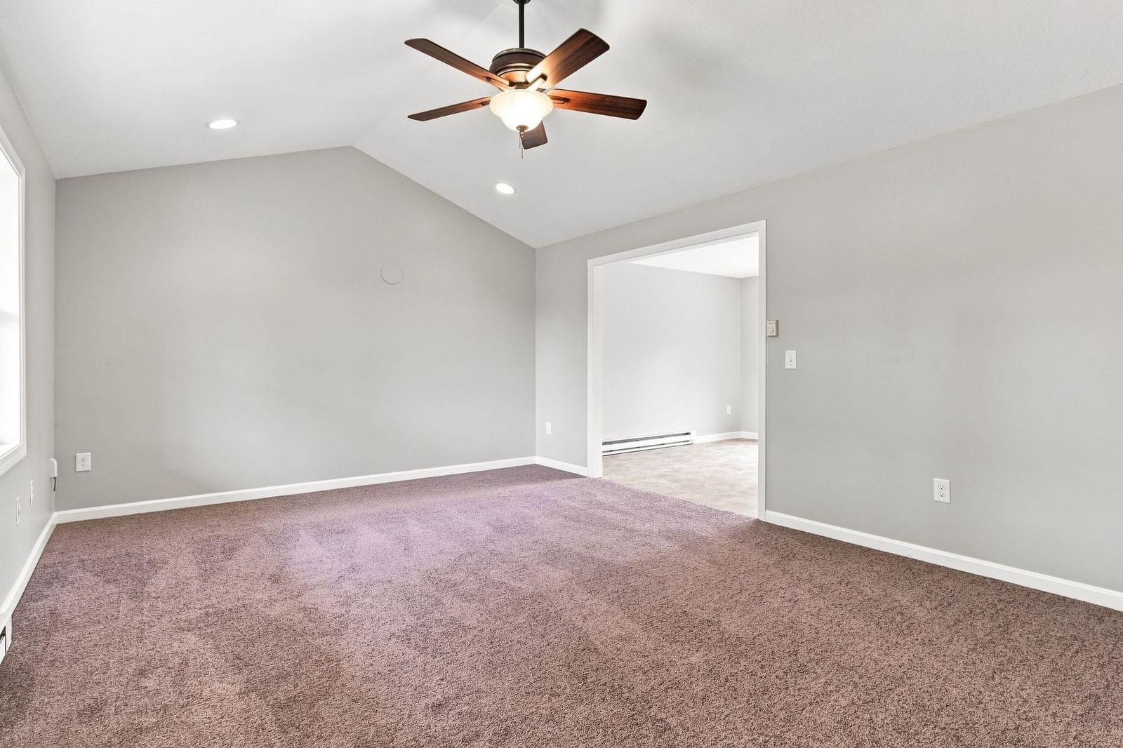 192 Empire St Chicopee — Photo 9 of 42