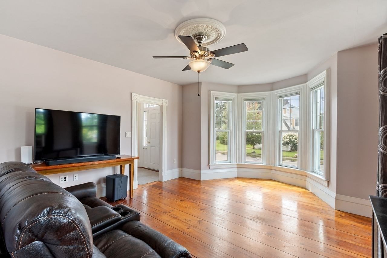 727 Andover, Lowell, MA 01852 photo 3