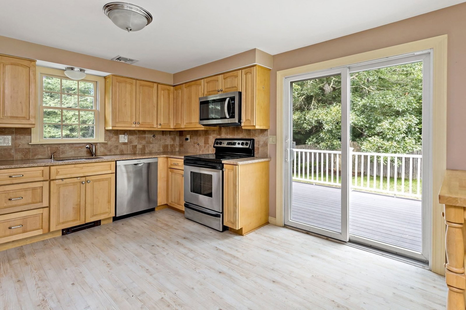 378 Ames Way Barnstable — Photo 6 of 26