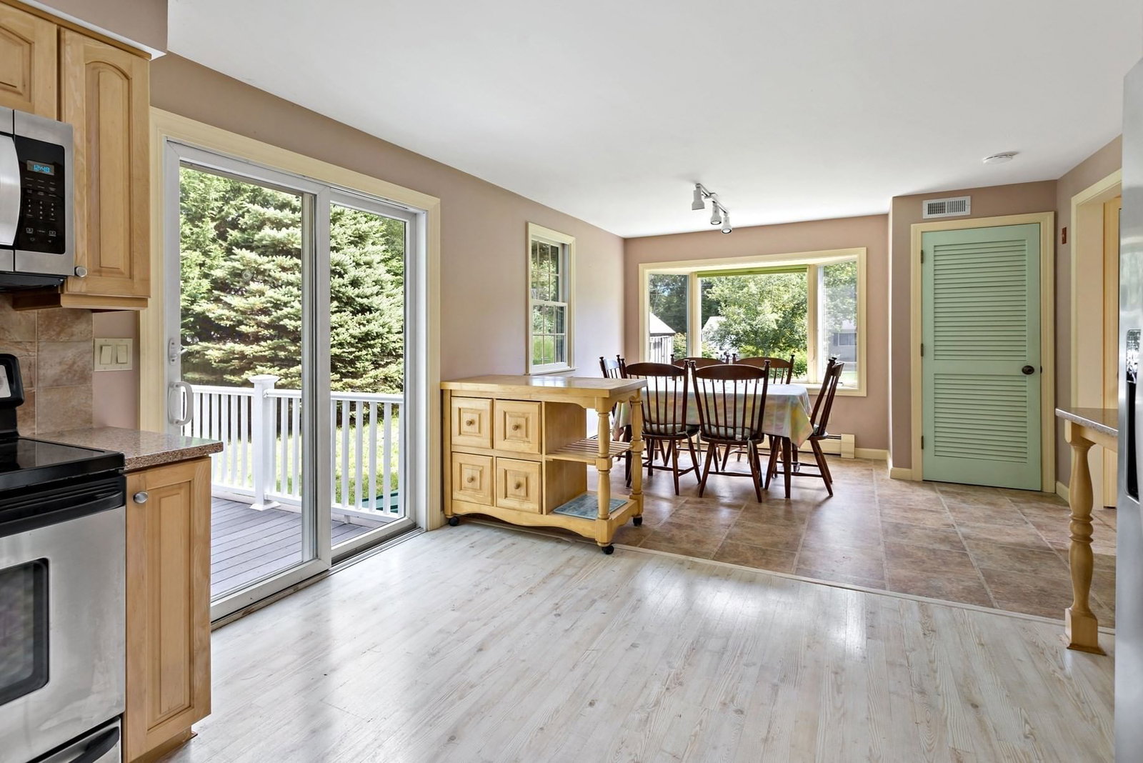 378 Ames Way Barnstable — Photo 8 of 26
