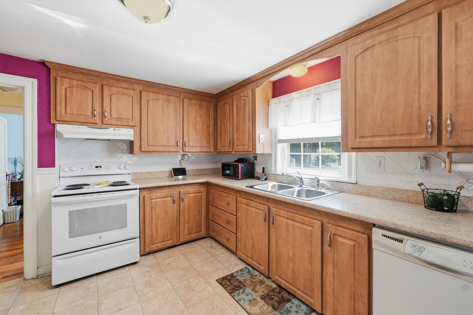 43 Spruce Street Shrewsbury — Photo 14 of 36