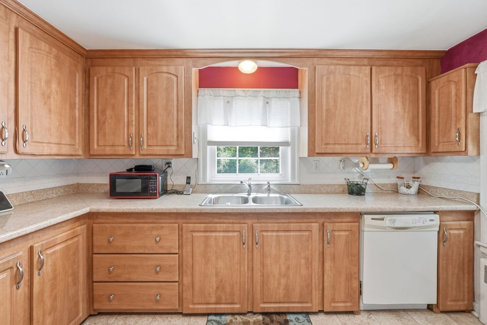 43 Spruce Street Shrewsbury — Photo 15 of 36