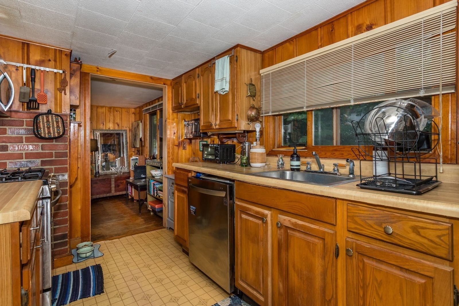 20 Crest Ave Weymouth — Photo 6 of 16