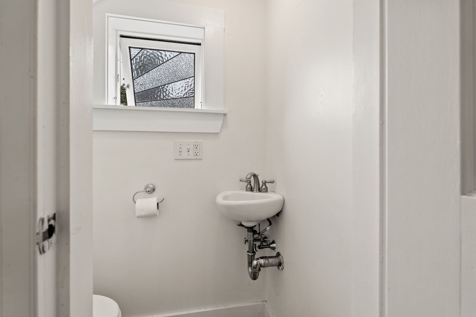 1105 Washington Gloucester — Photo 16 of 29