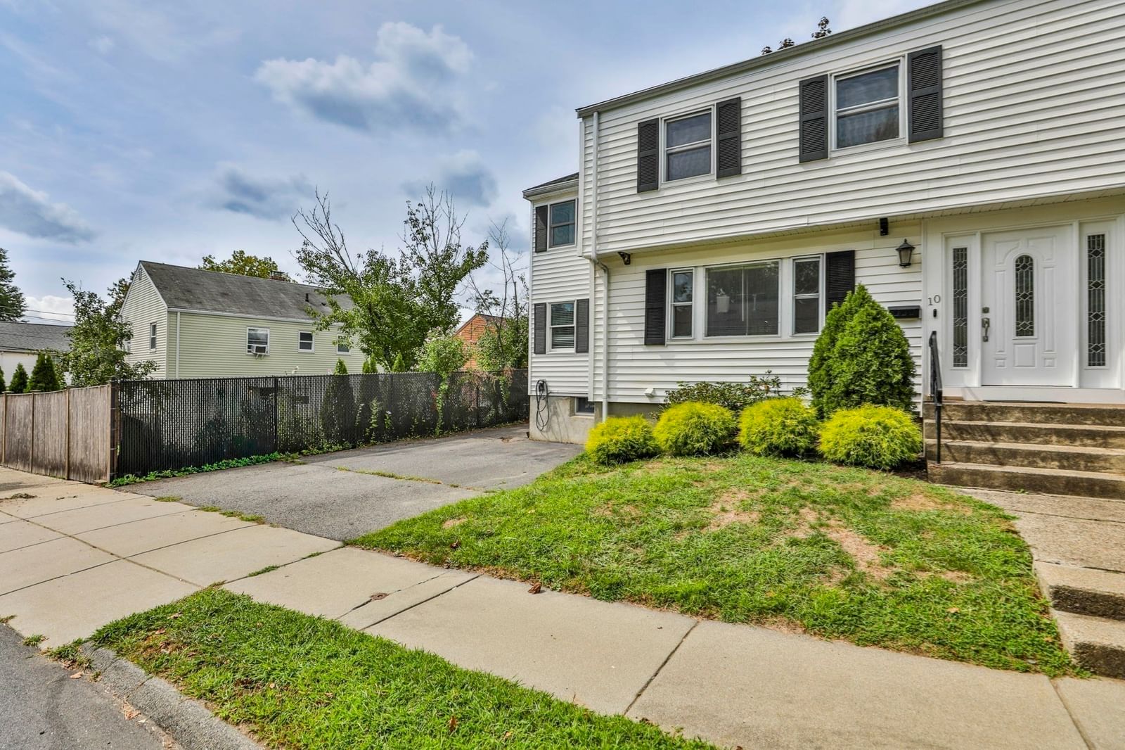 10 Rose Ave #10 Watertown — Photo 31 of 33