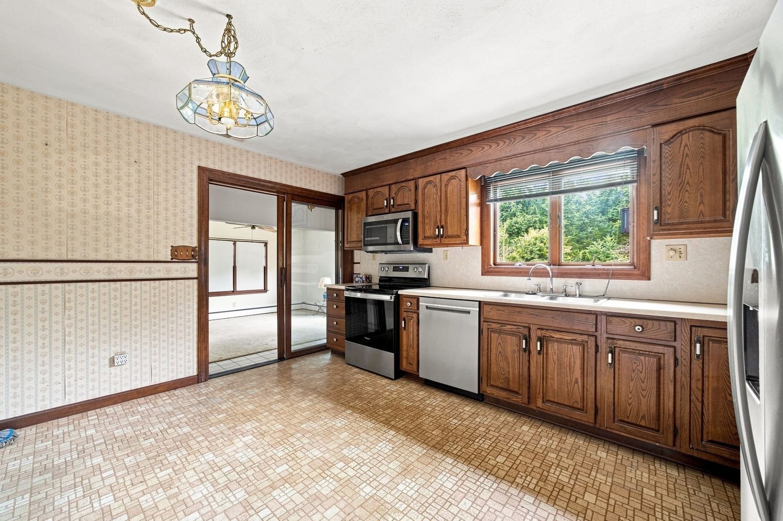 37 Charles Hill Rd Holyoke — Photo 10 of 32