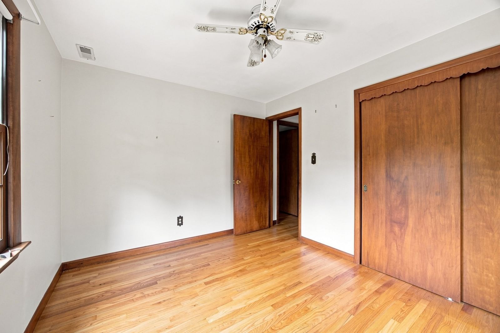 37 Charles Hill Rd Holyoke — Photo 18 of 32