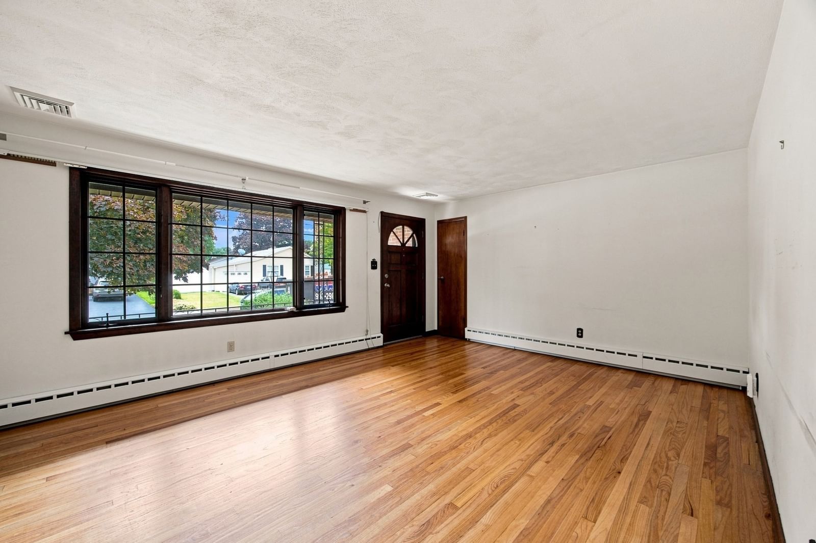 37 Charles Hill Rd Holyoke — Photo 6 of 32