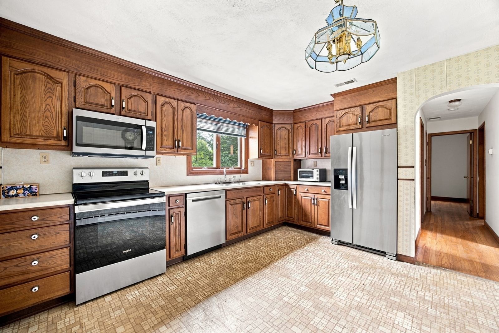 37 Charles Hill Rd Holyoke — Photo 9 of 32