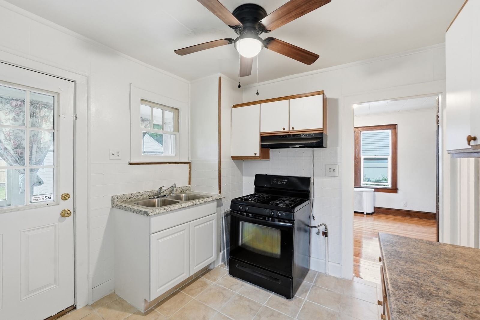 73 Santa Barbara St Springfield — Photo 16 of 35