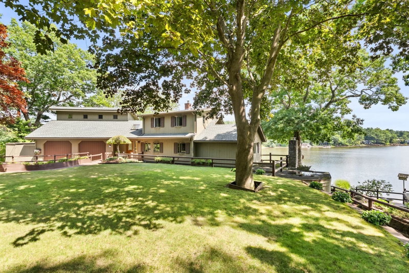 290 Oakridge Ave