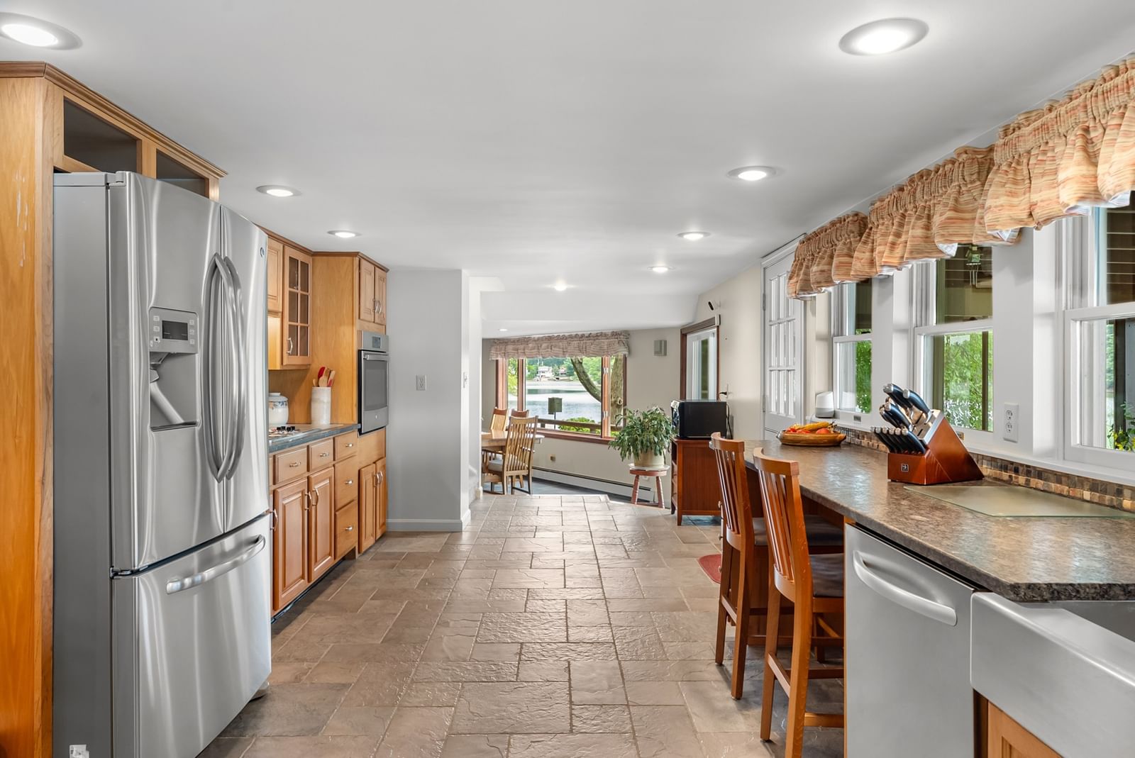 290 Oakridge Ave North Attleboro — Photo 16 of 42