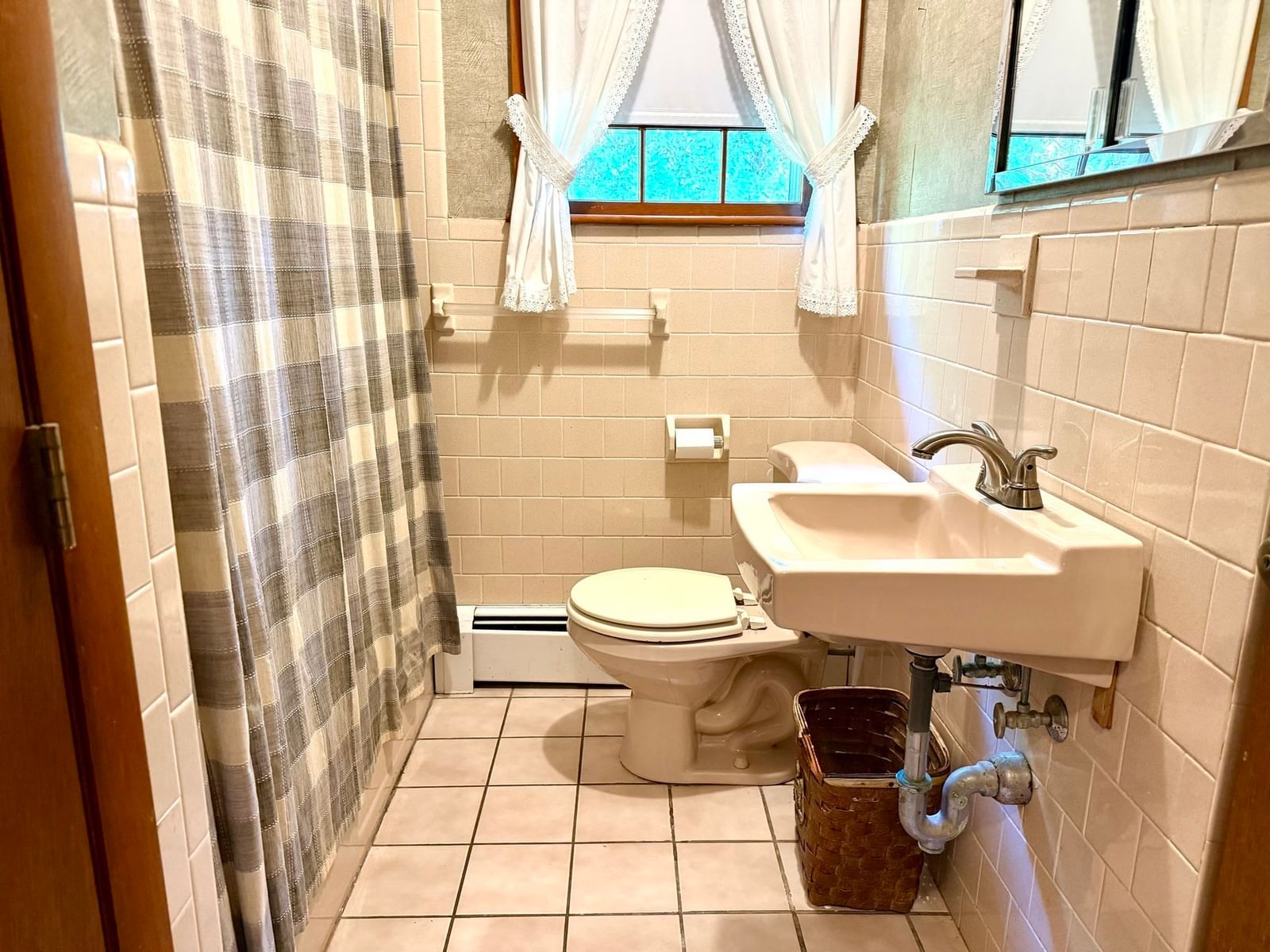 1183 Dutton Street New Bedford — Photo 16 of 17