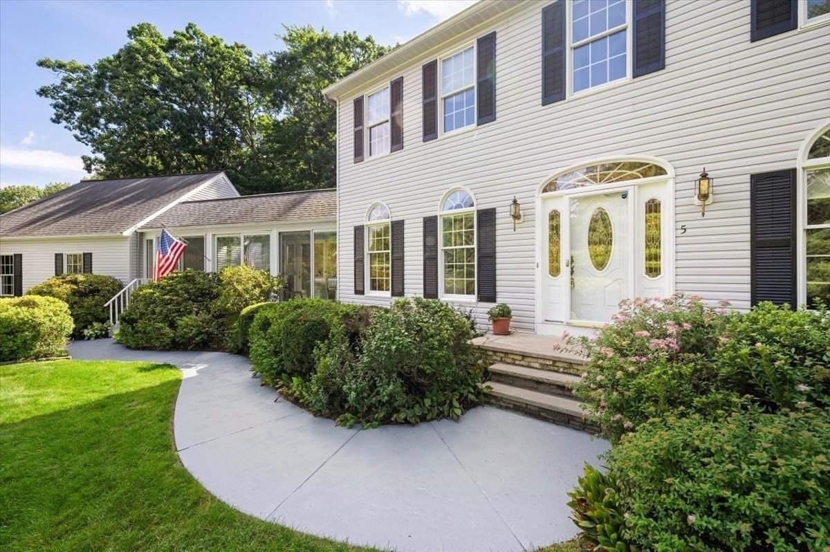 5 Vose Hill Road Westford — Photo 3 of 38