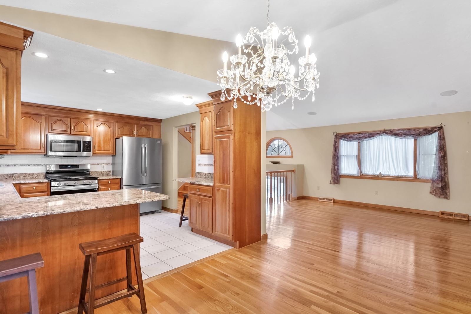 31 Wildmere Ave Burlington — Photo 11 of 42