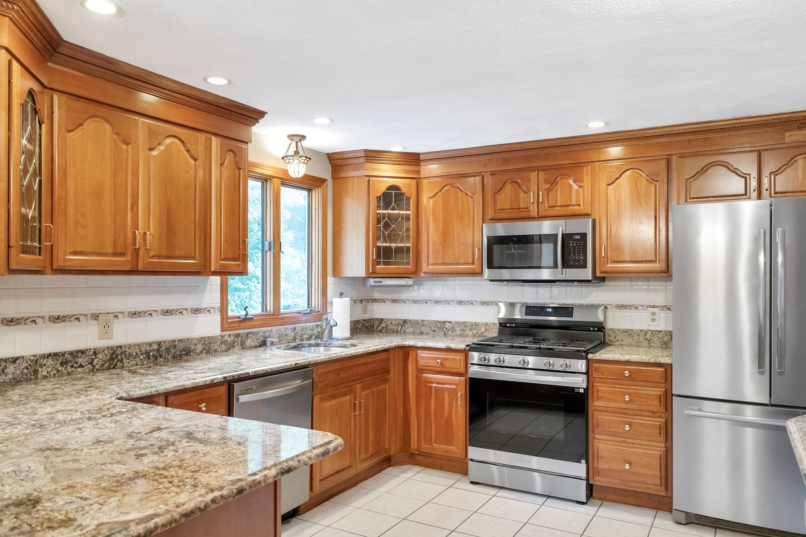31 Wildmere Ave Burlington — Photo 13 of 42