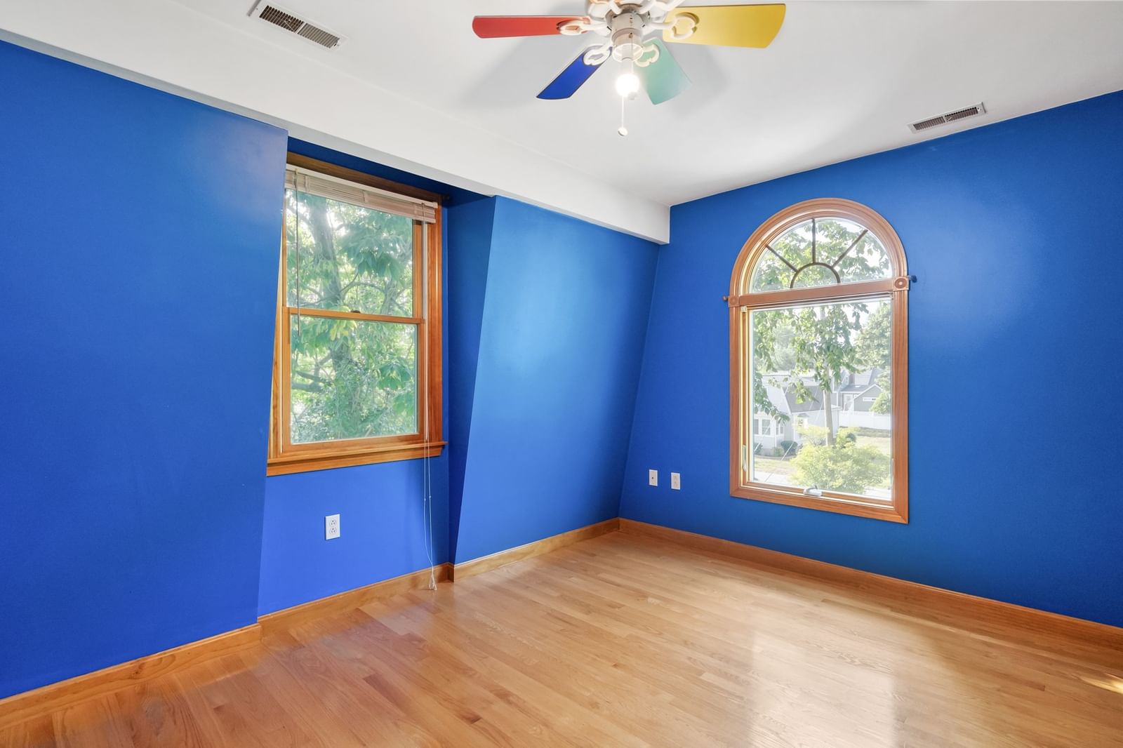31 Wildmere Ave Burlington — Photo 17 of 42
