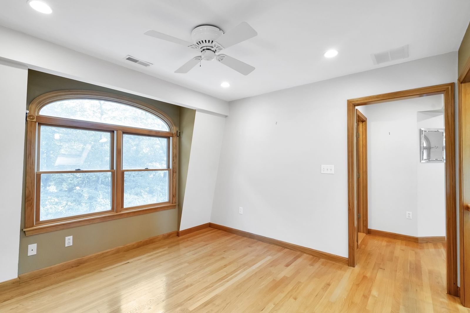 31 Wildmere Ave Burlington — Photo 22 of 42