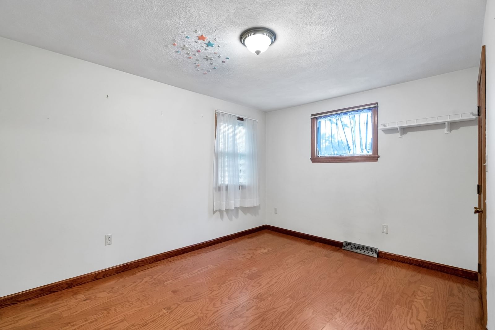 31 Wildmere Ave Burlington — Photo 27 of 42