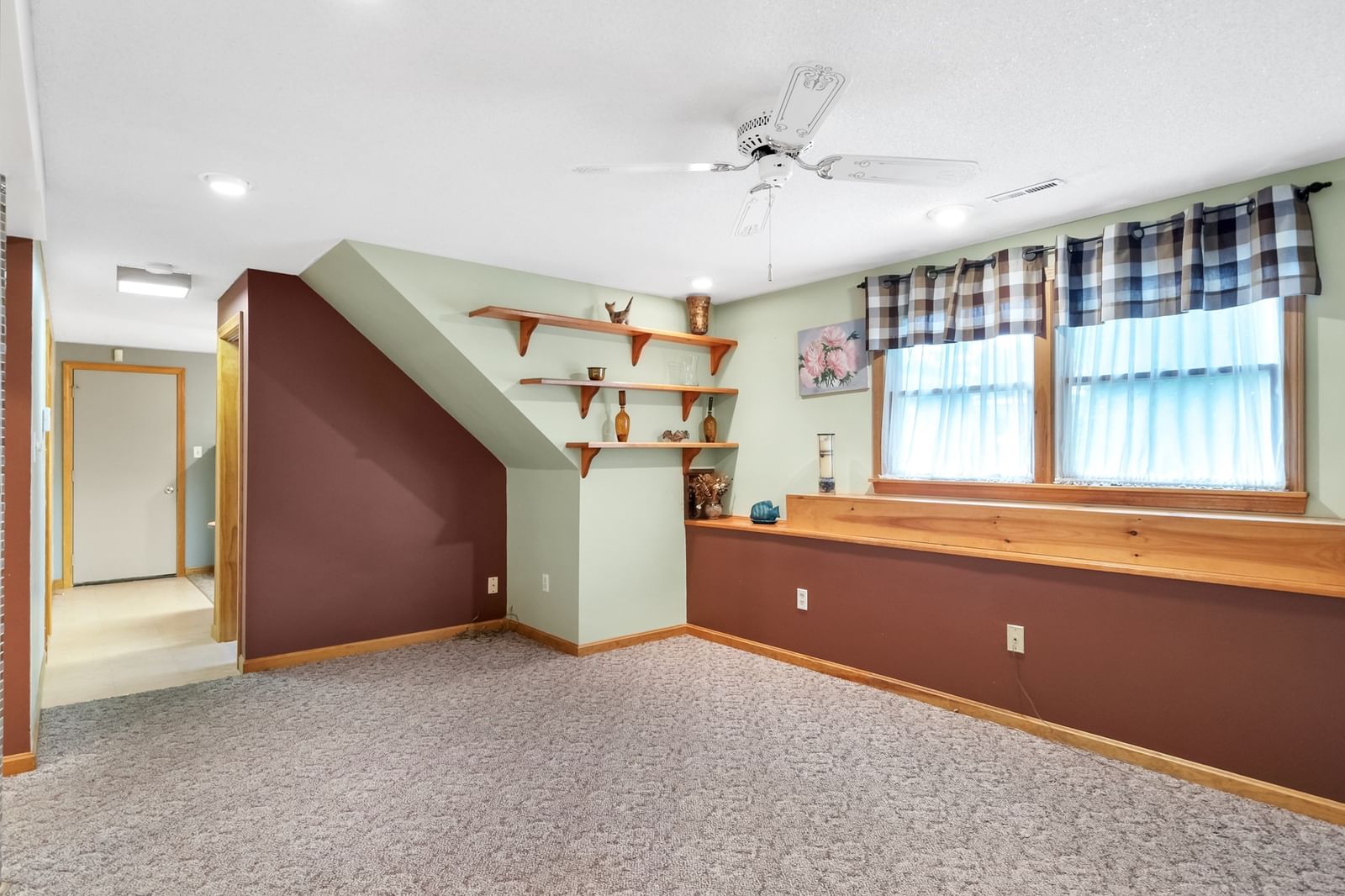 31 Wildmere Ave Burlington — Photo 33 of 42