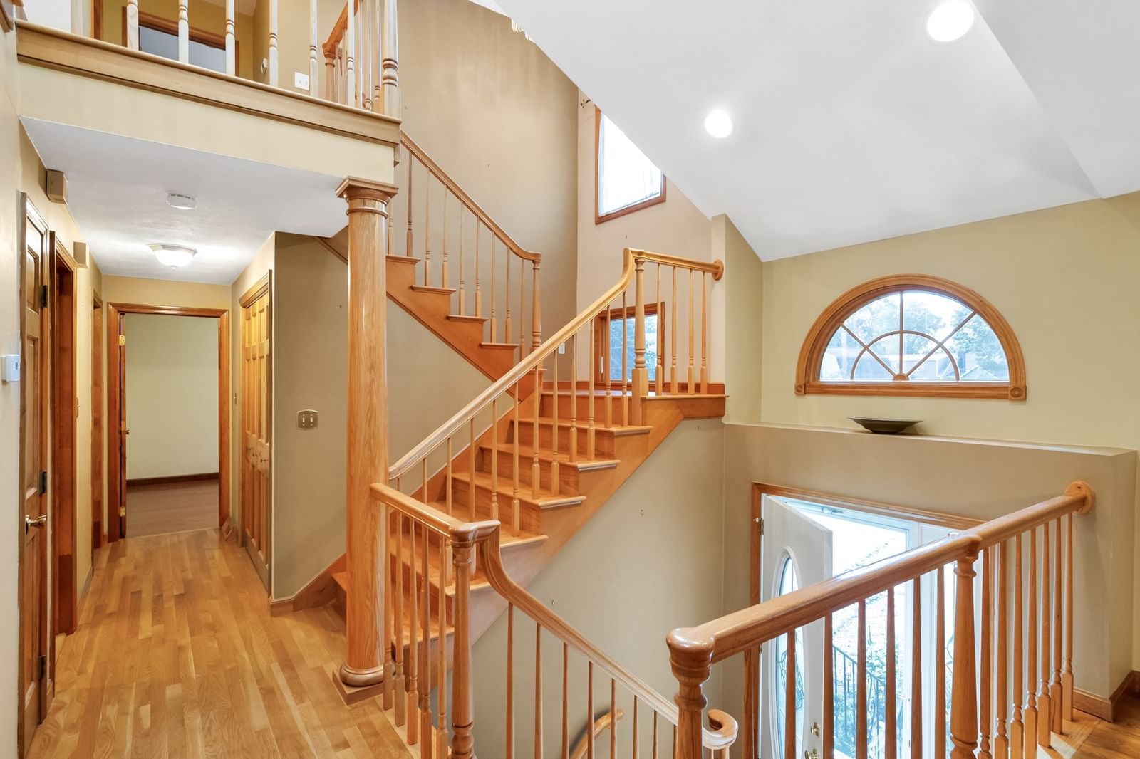 31 Wildmere Ave Burlington — Photo 4 of 42