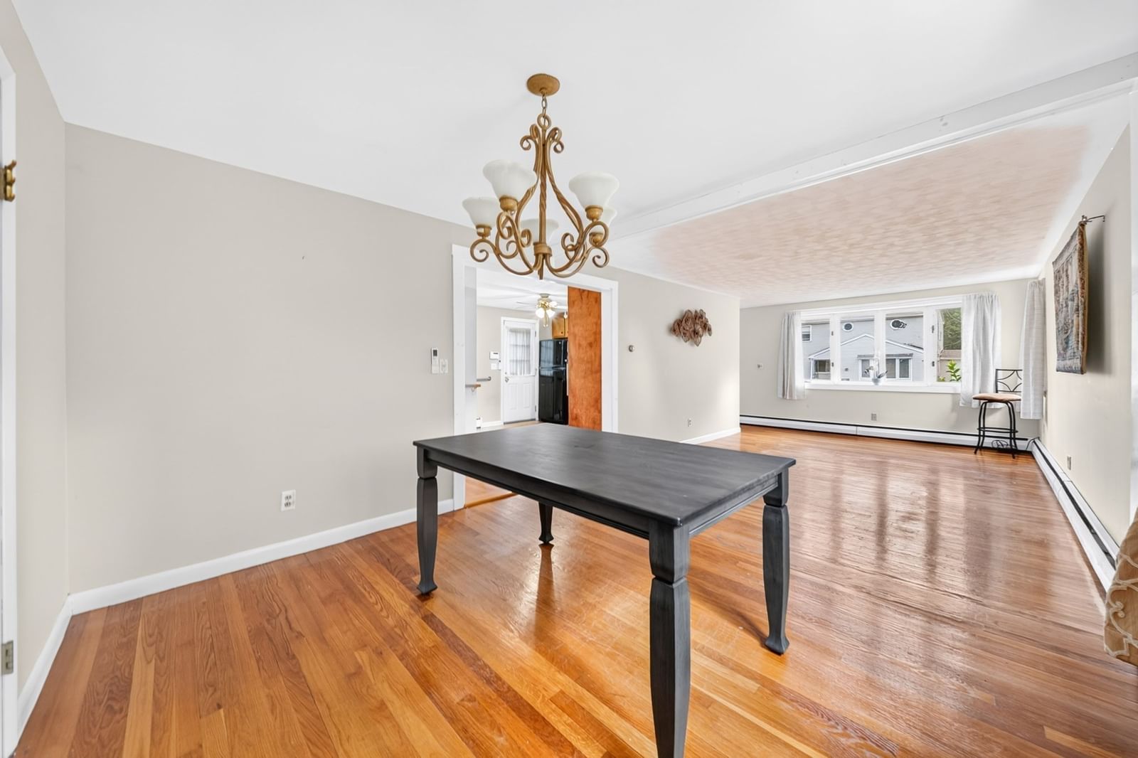 33 Fairchild Ave Saugus — Photo 7 of 42