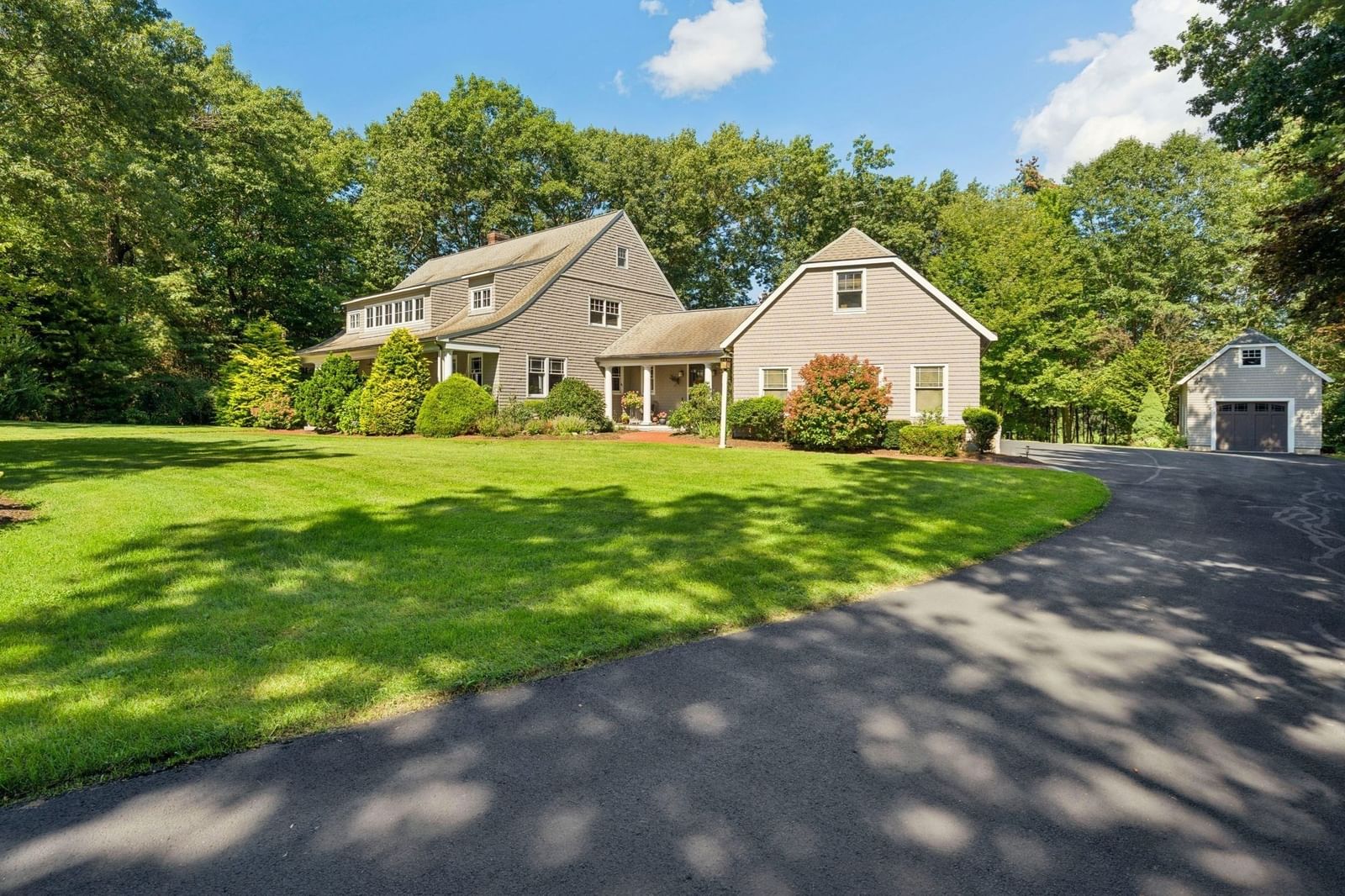 7 Strawberry Hill Ln Tyngsborough — Photo 2 of 40