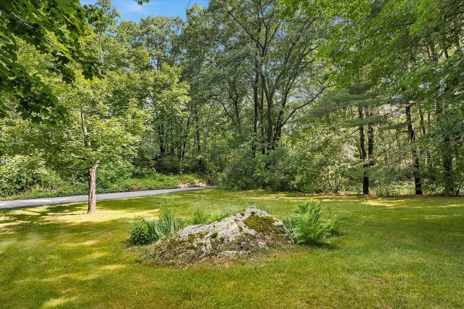 17 Spring Hill Rd Newbury — Photo 2 of 42