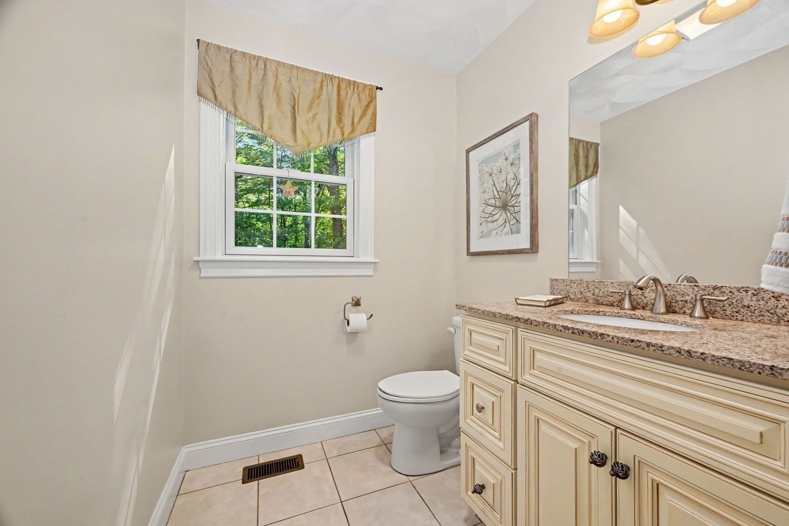 44 Ashwood Ave Wilmington — Photo 15 of 41