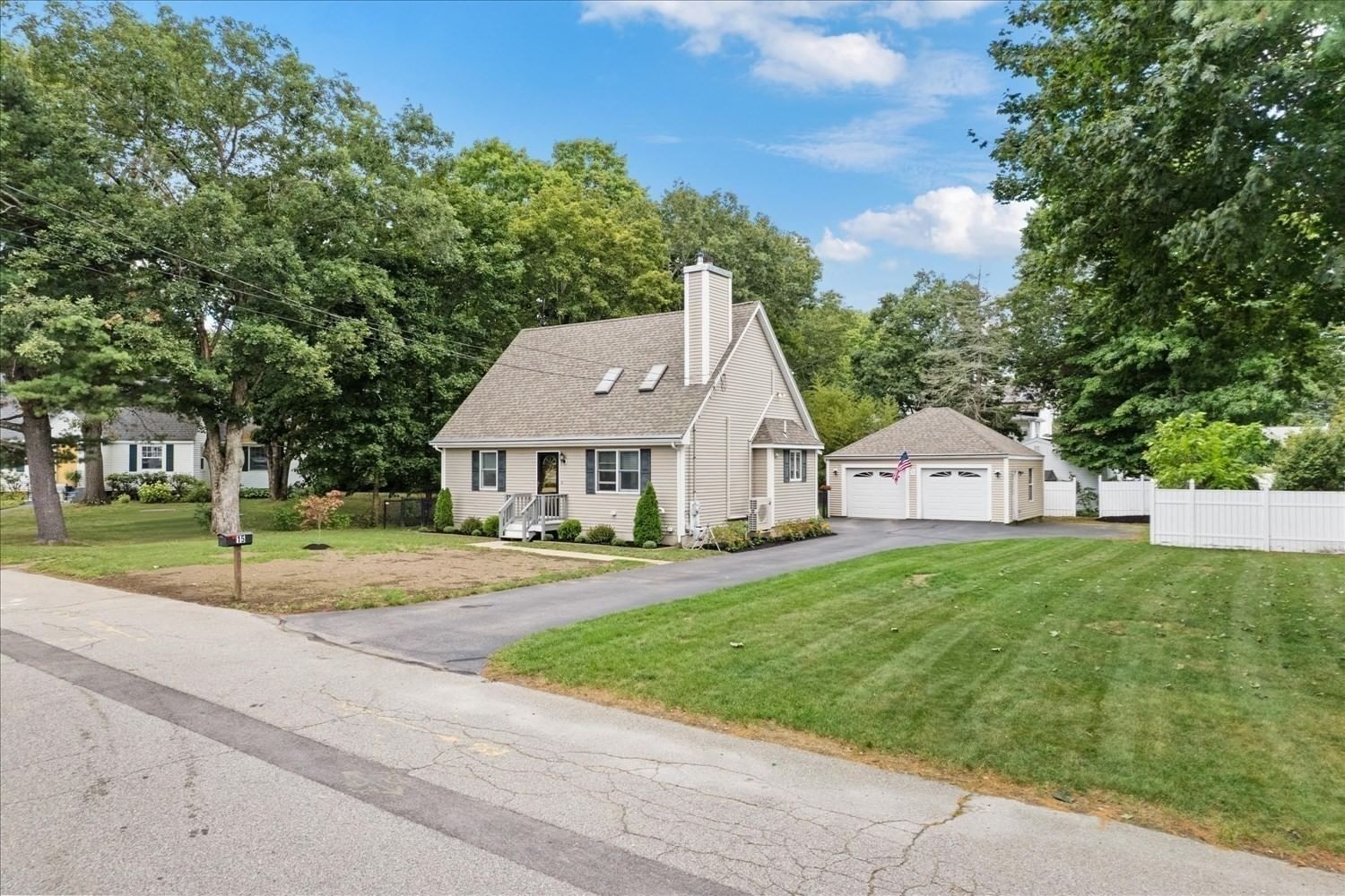 15 Crossman Ave Attleboro — Photo 2 of 40
