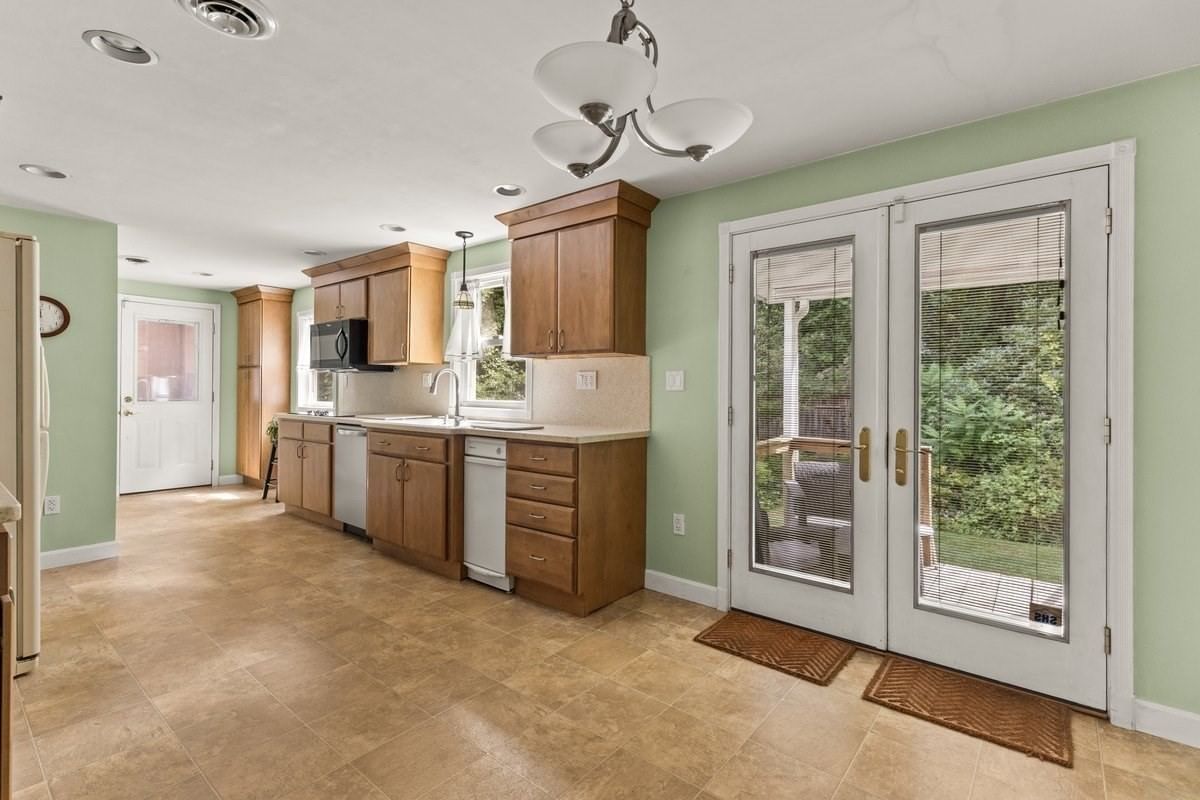 58 Harlan Cir Brockton — Photo 14 of 36