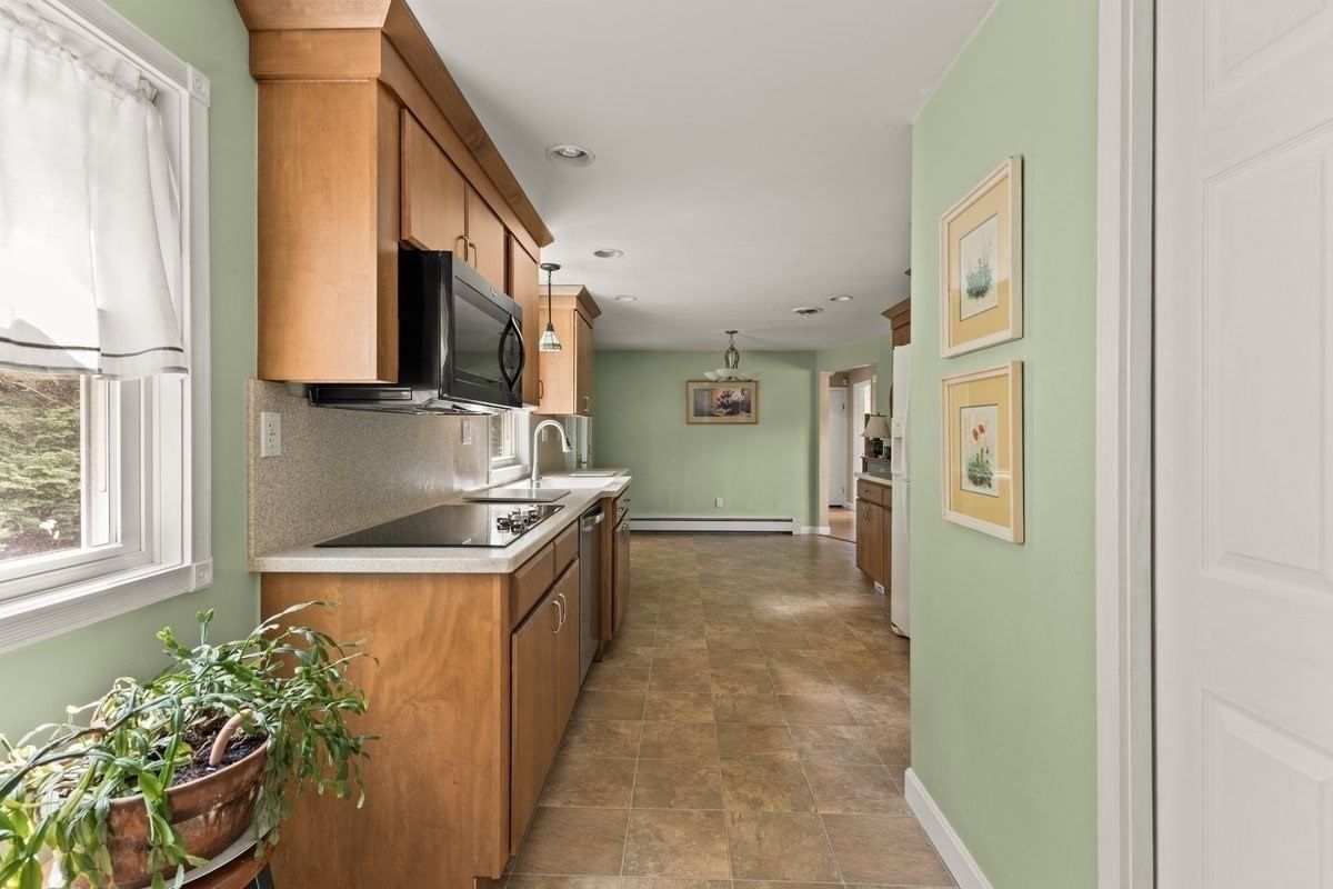 58 Harlan Cir Brockton — Photo 18 of 36