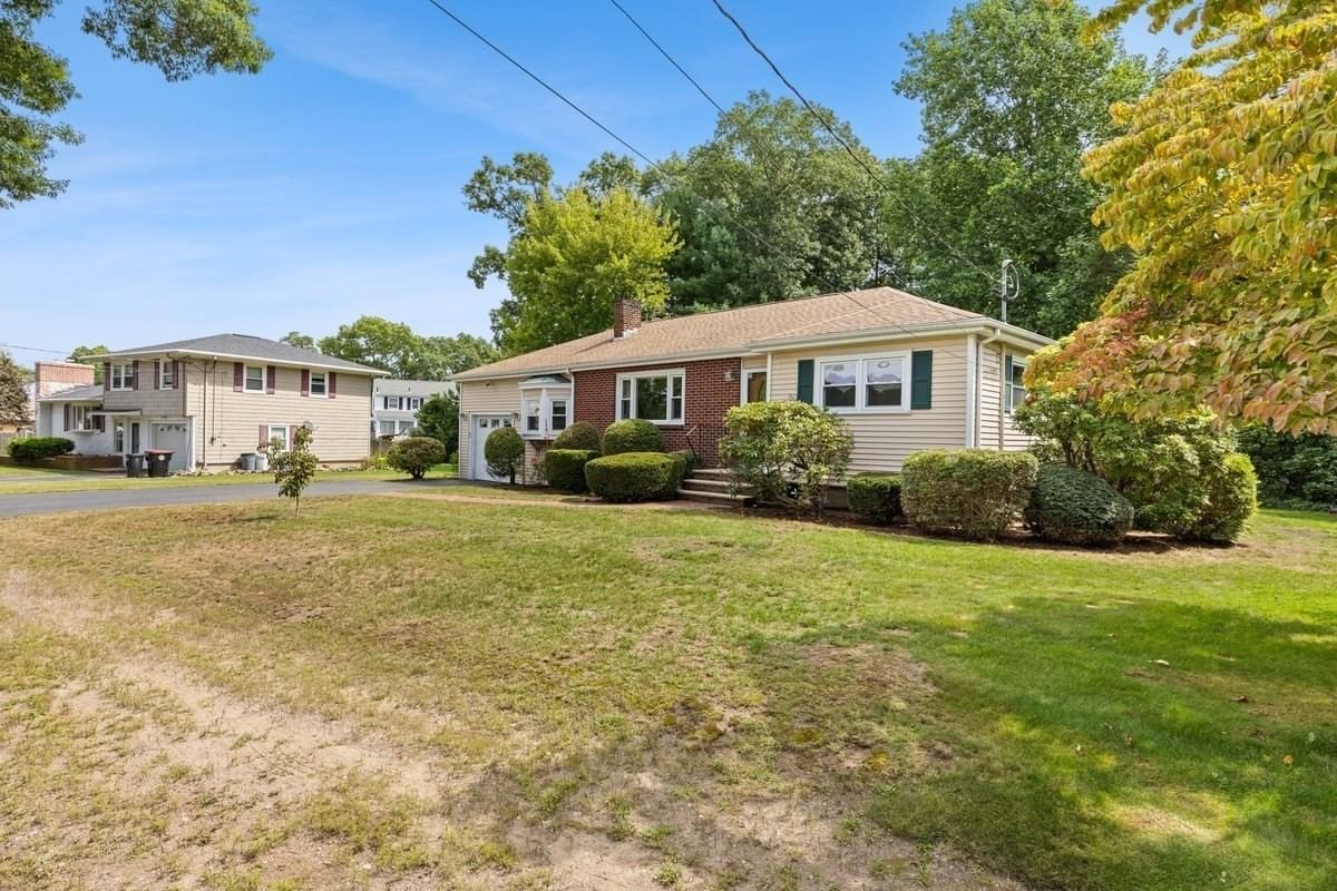 58 Harlan Cir Brockton — Photo 2 of 36