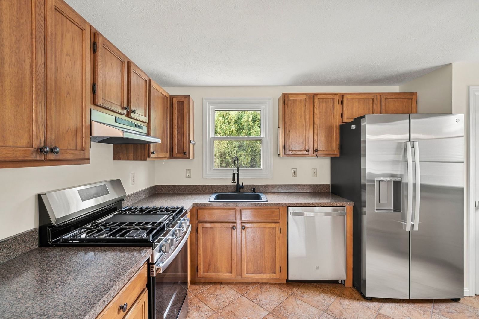 58 Cinnamon Circle Tewksbury — Photo 5 of 25