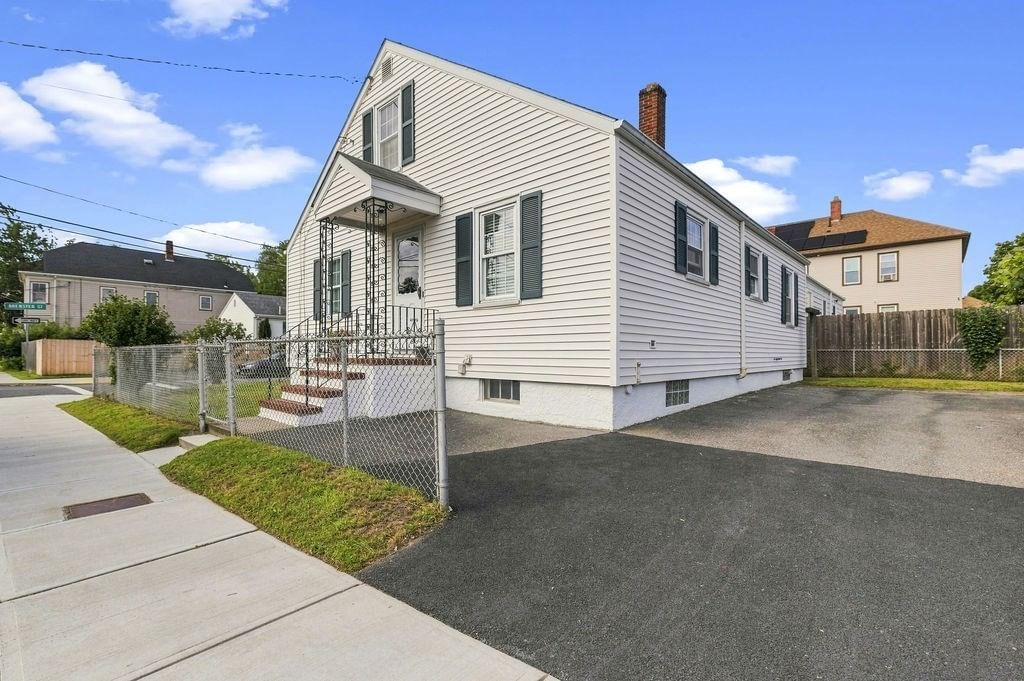 5 Brewster St New Bedford — Photo 24 of 32