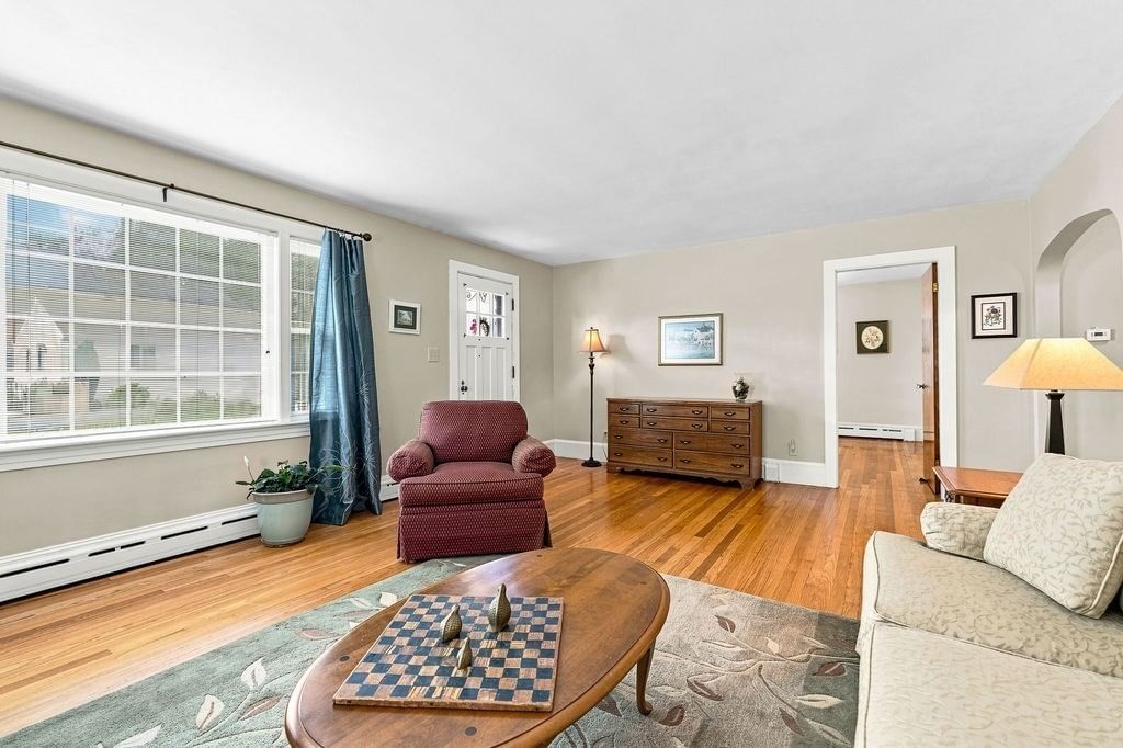 5 Brewster St New Bedford — Photo 4 of 32