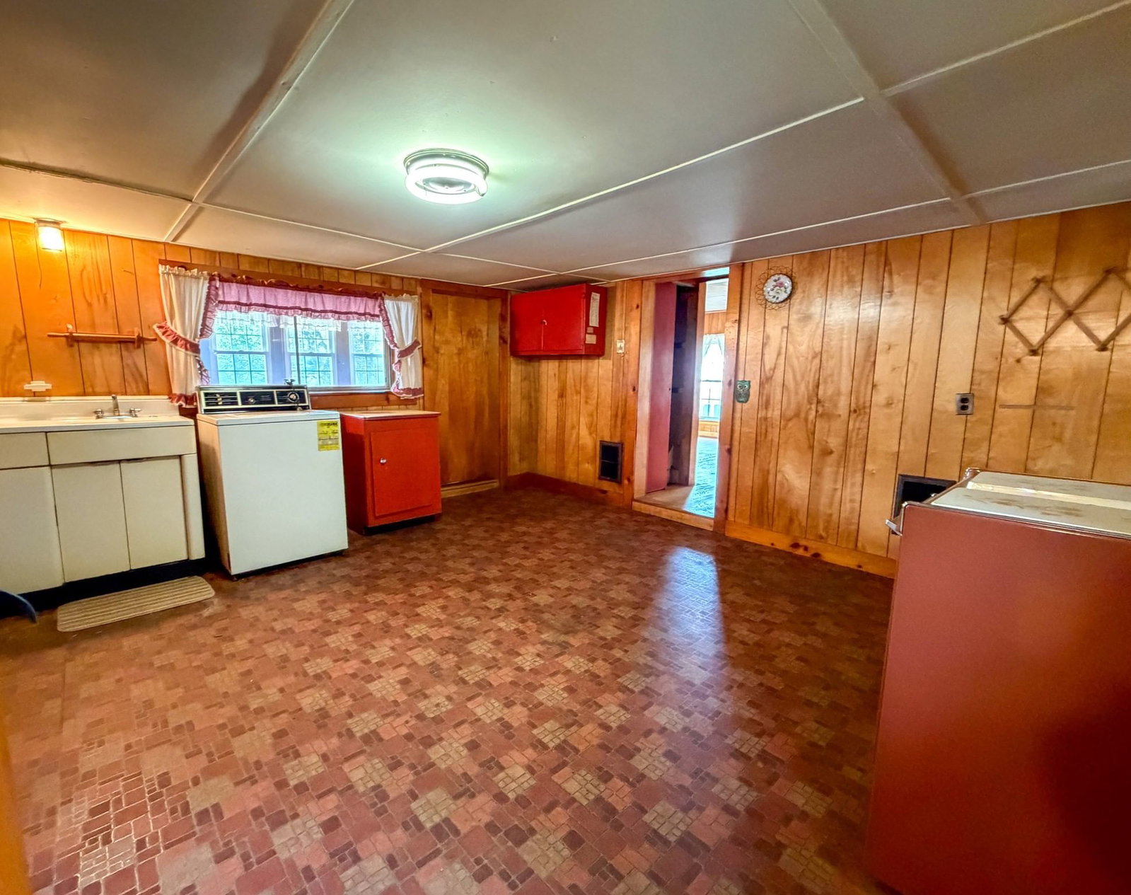 1386 Pleasant St Athol — Photo 14 of 33