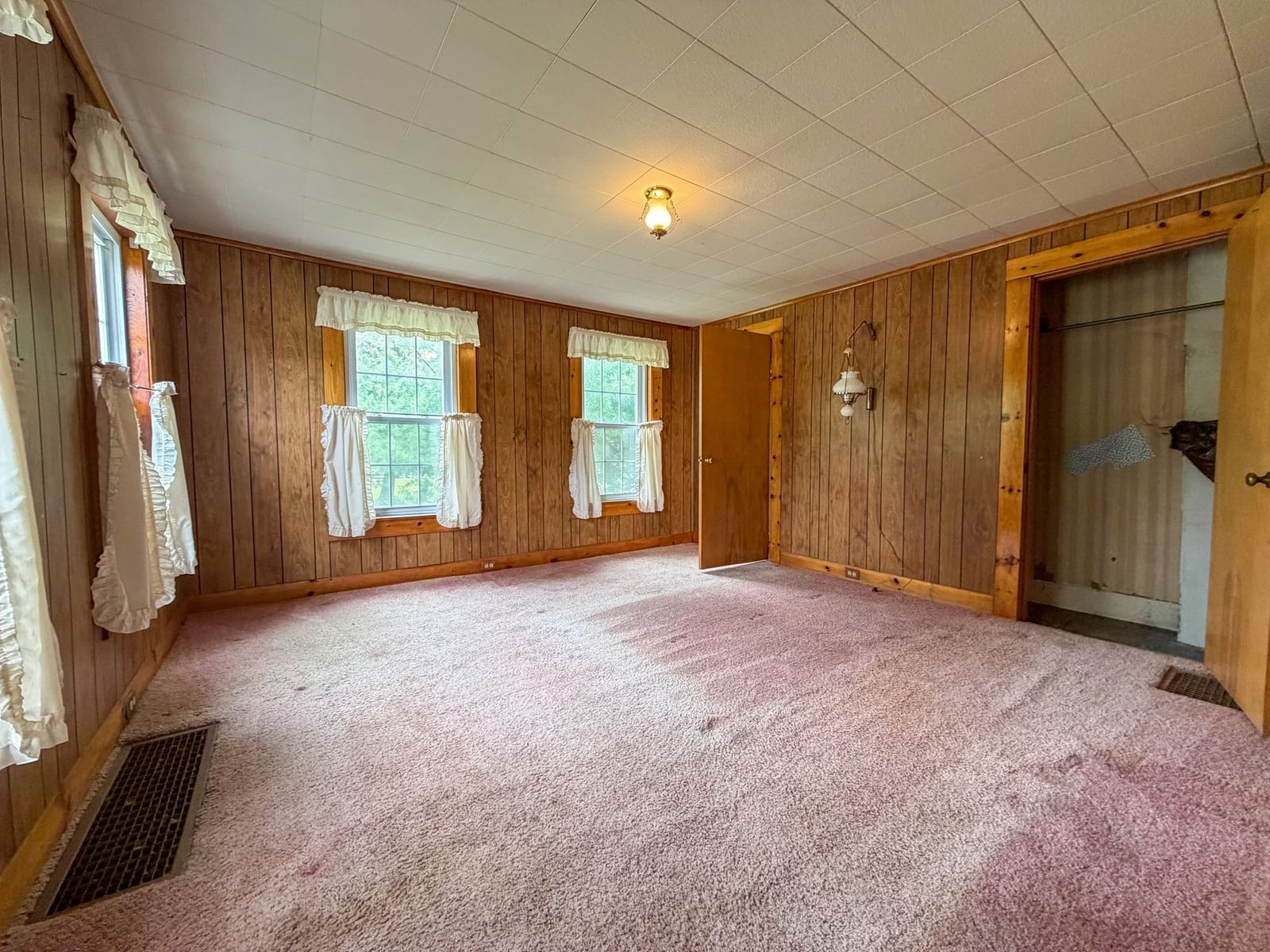 1386 Pleasant St Athol — Photo 9 of 33