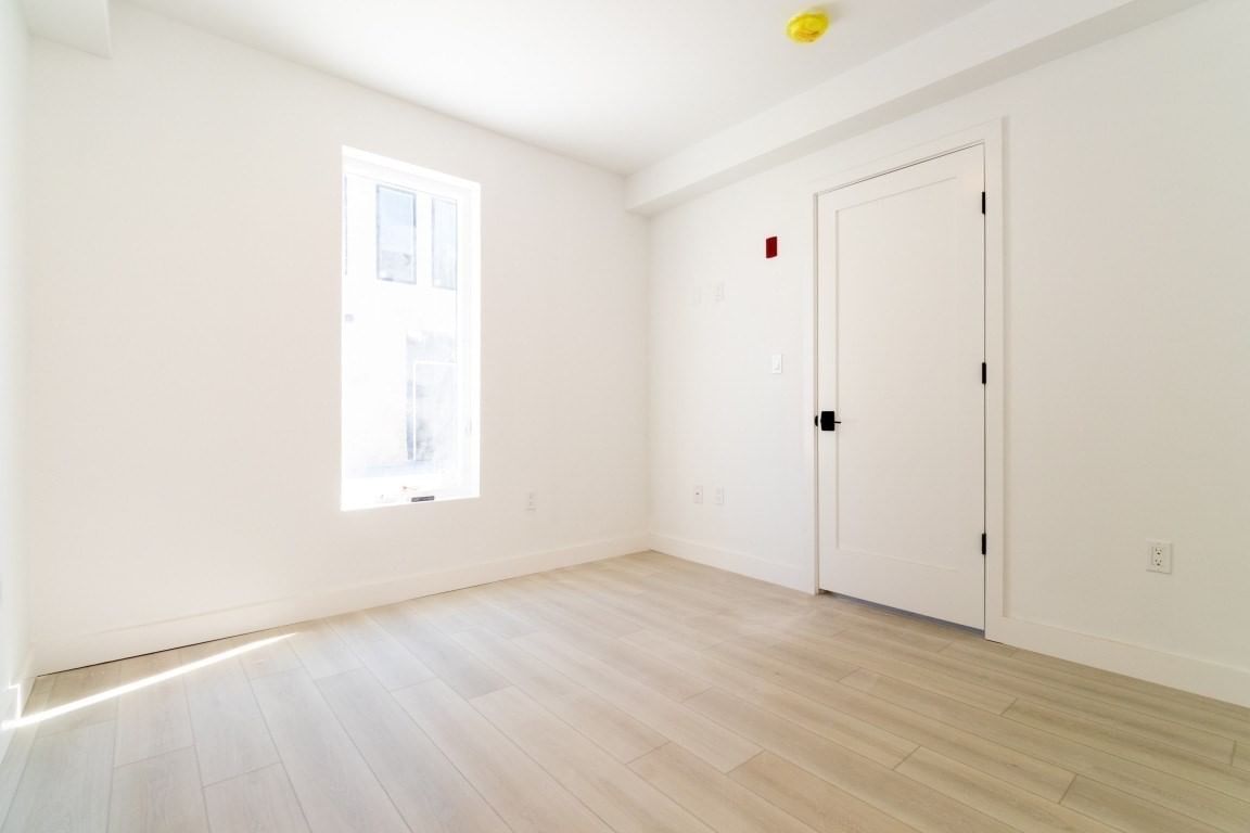 150 Williams #14 Chelsea — Photo 4 of 15