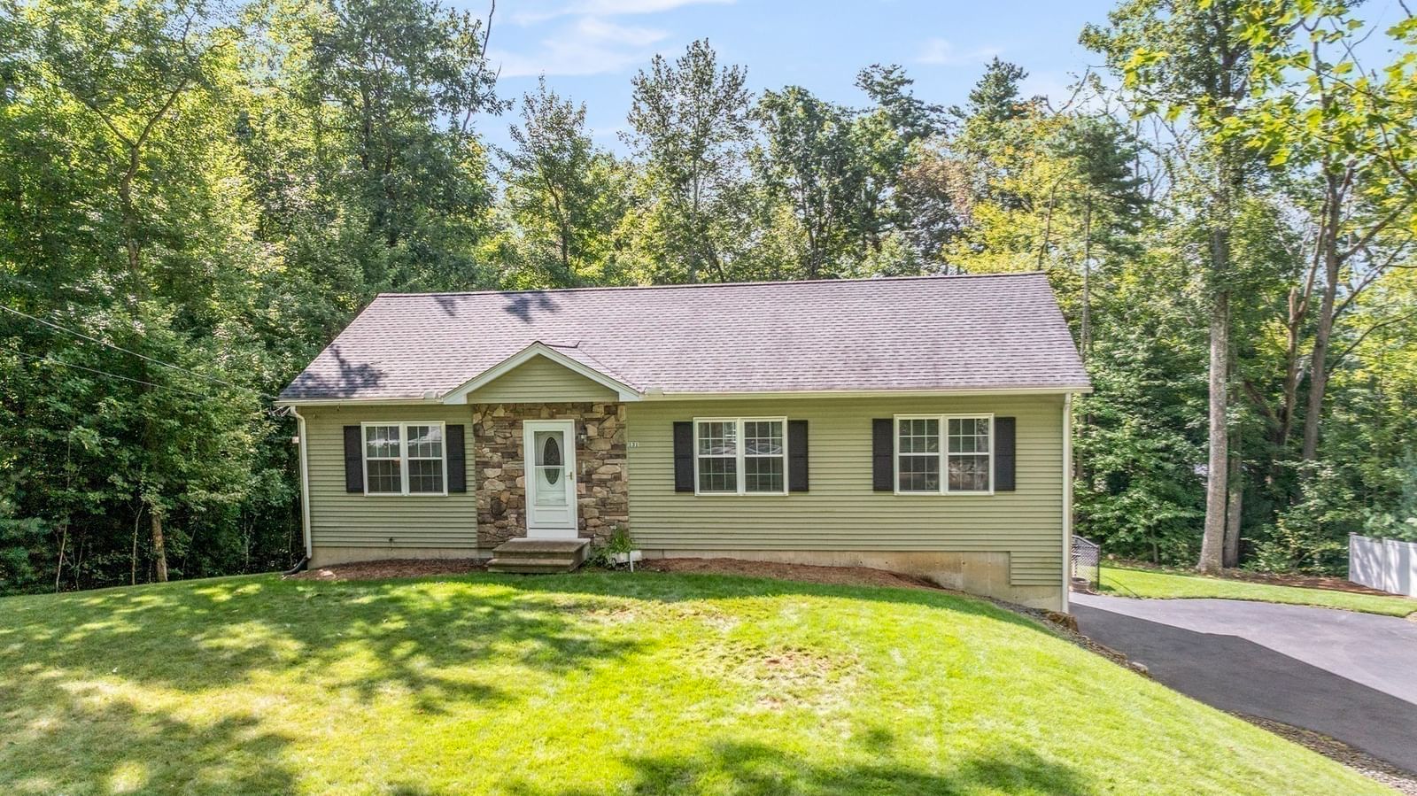 131 Adams Rd East Brookfield — Photo 3 of 36