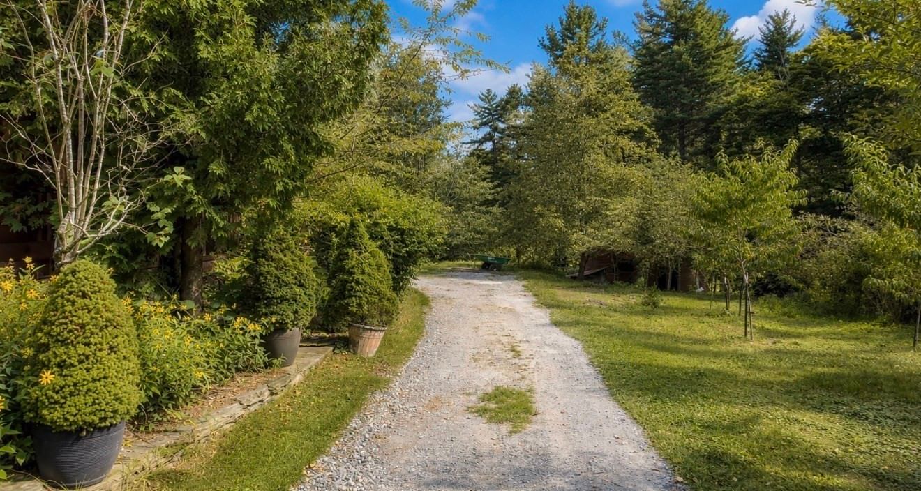 347 Kinne Brook Rd Worthington — Photo 4 of 39