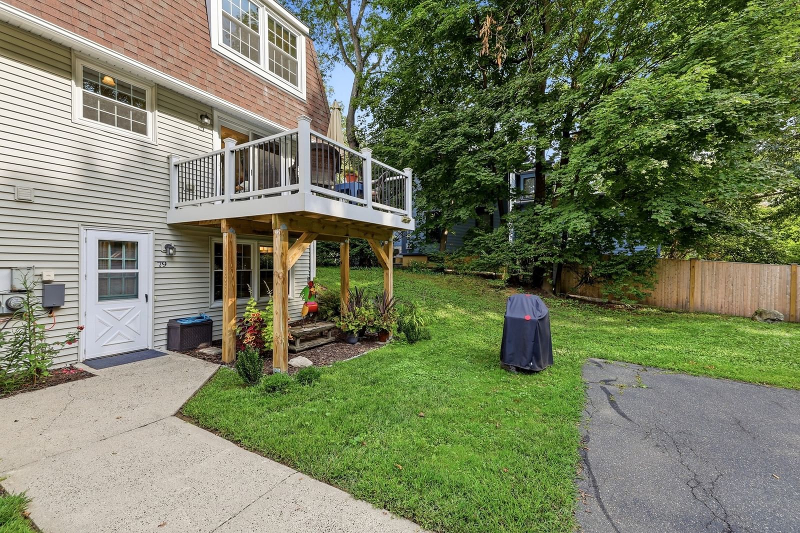 79 Pomeroy Ter #79 Northampton — Photo 4 of 26